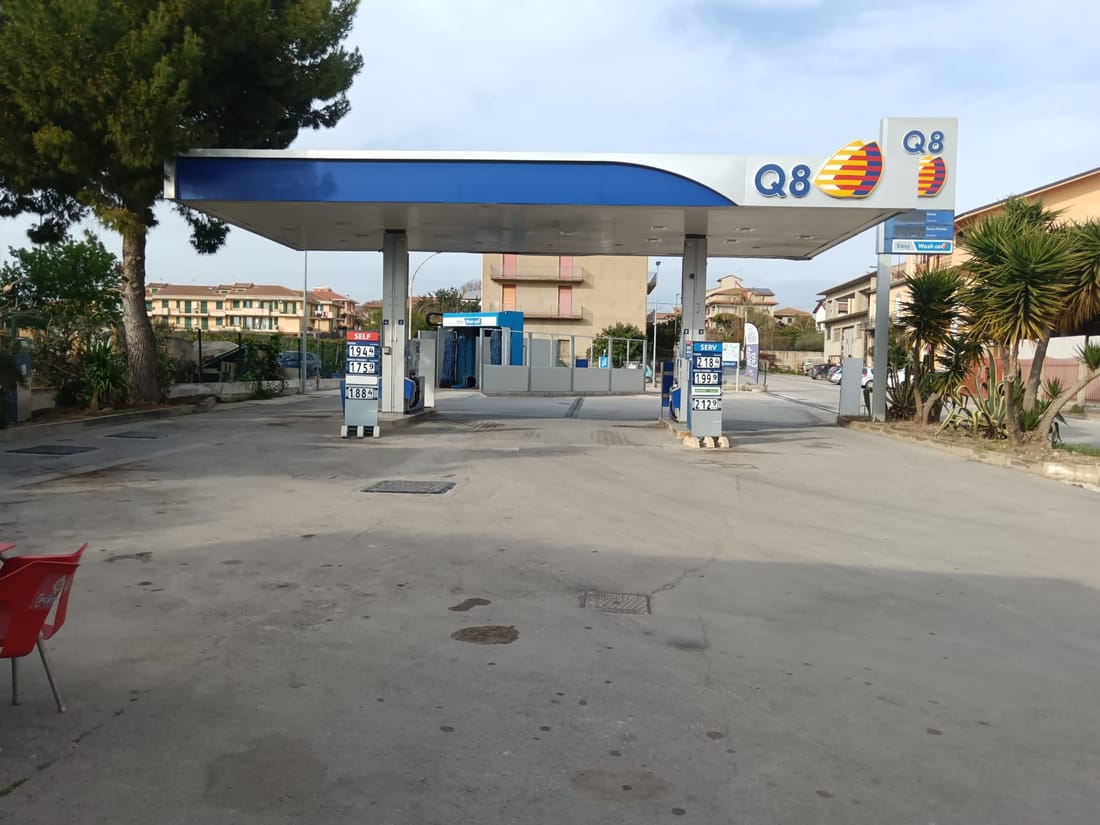 Stazione di servizio Q8 MegaService a Campobello di Licata