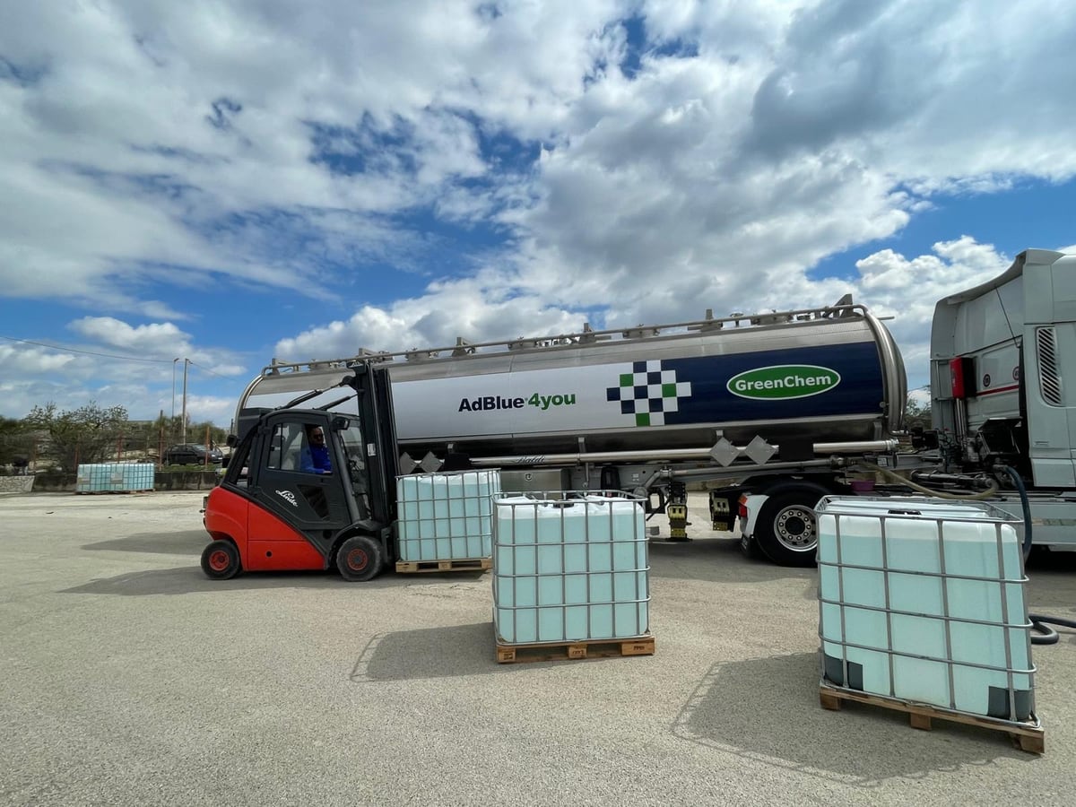AdBlue certificato GreenChem analizzato fornitura per fornitura presso MegaService